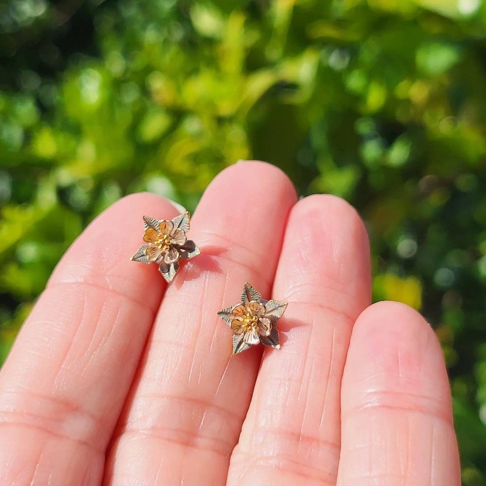 Vintage Gold Tone Metal Flower Stud Earrings Small Bronze Floral Textured Petals